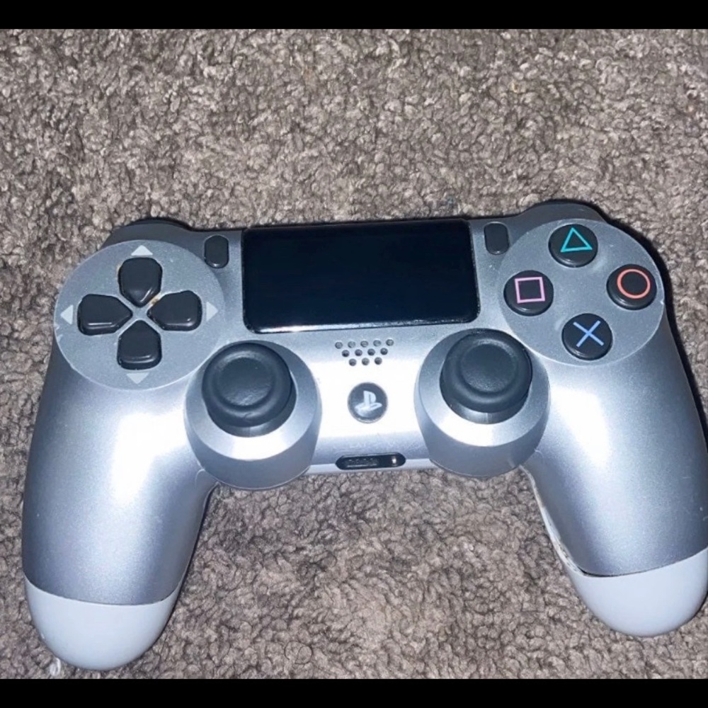 Grey PS4 Controller ..